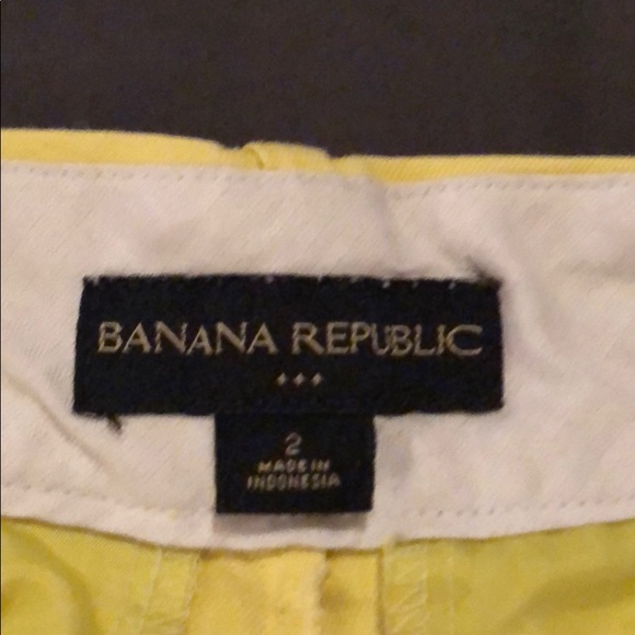 Yellow Banana Republic shorts - Picture 2 of 3